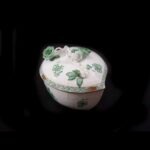 Large Herend Heart-Shaped Jewelry Box with Apponyi Pattern and Rose Handle - Image 10