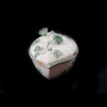 Large Herend Heart-Shaped Jewelry Box with Apponyi Pattern and Rose Handle - Image 11