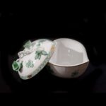 Large Herend Heart-Shaped Jewelry Box with Apponyi Pattern and Rose Handle - Image 2