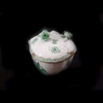 Large Herend Heart-Shaped Jewelry Box with Apponyi Pattern and Rose Handle - Image 3