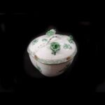 Large Herend Heart-Shaped Jewelry Box with Apponyi Pattern and Rose Handle - Image 7