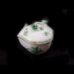 Large Herend Heart-Shaped Jewelry Box with Apponyi Pattern and Rose Handle - Image 19