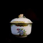 Herend Victoria (VBA) Pattern Sugar Bowl with Rose Finial - Image 12