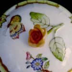 Herend Victoria (VBA) Pattern Sugar Bowl with Rose Finial - Image 17