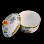 Herend Victoria (VBA) Pattern Sugar Bowl with Rose Finial - Image 5